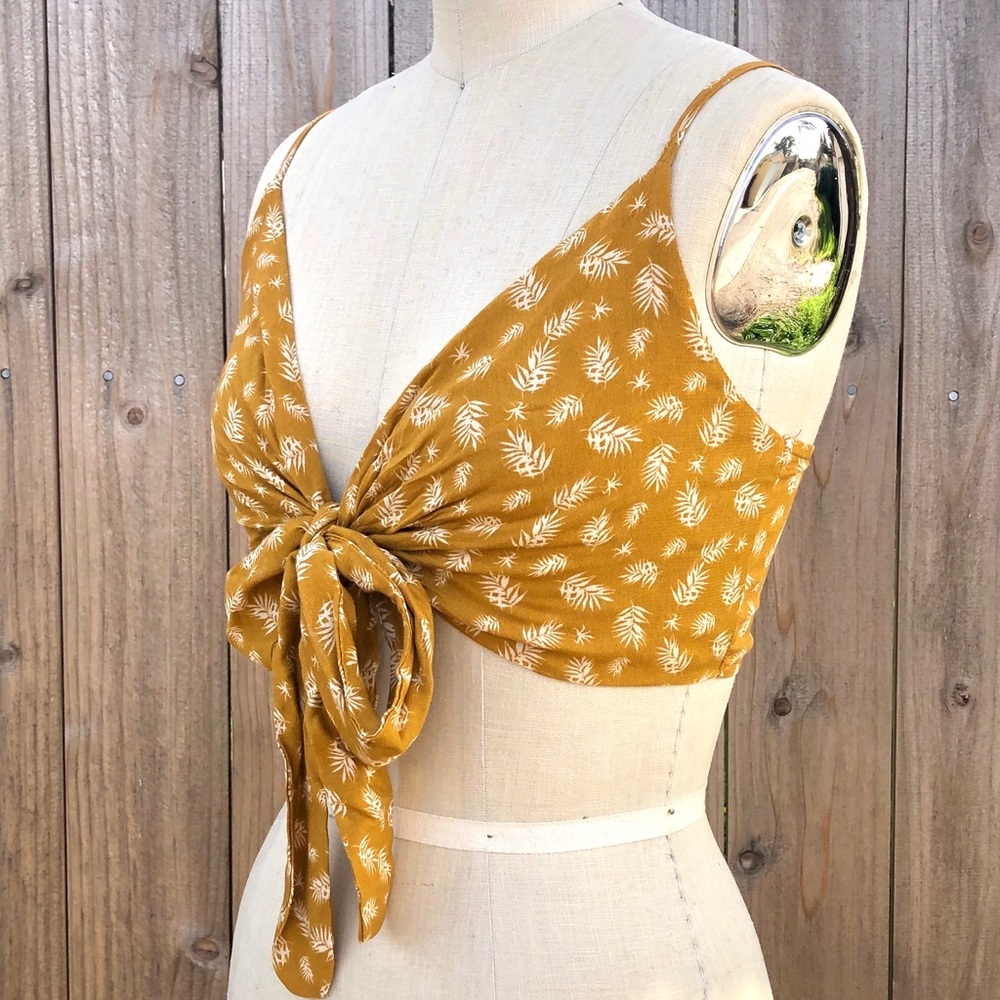 Botanic Printed Crop Top - Picture 5 of 8